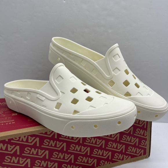 Vans Men’s Slip-On Mule Trk
Marshmallow
VN0005V8FS8 Cream Perforated Mules - Picture 5 of 16
